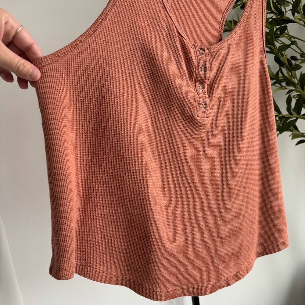 • [Old Navy] Racerback • - Picture 4 of 12